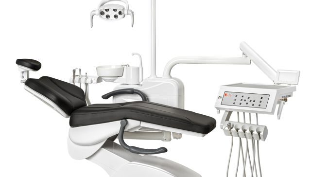 علاج جذور الأسنان بالميكروسكوب