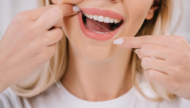proper way to floss